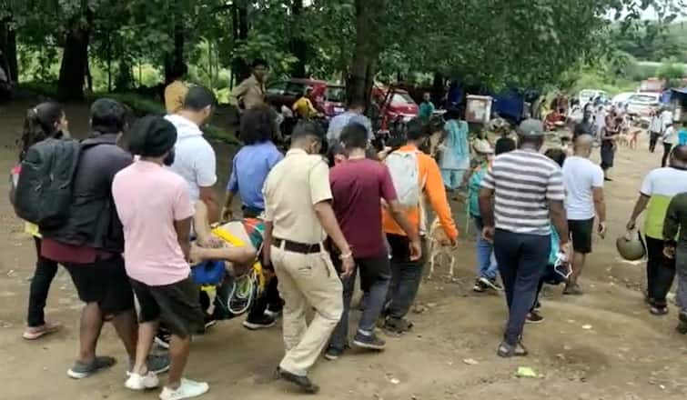 maharashtra News Nashik News tourist Collapsed in Pandavaleni cave, Rescued After Rescue Operation Nashik News : पांडवलेणी पर्यटनासाठी गेलेले माय लेक कोसळले, तासाभराच्या रेस्क्यू ऑपरेशननंतर सुटका