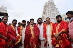 తిరుమల శ్రీవారిని దర్శించుకున్న 'కార్తికేయ-2' మూవీ టీం