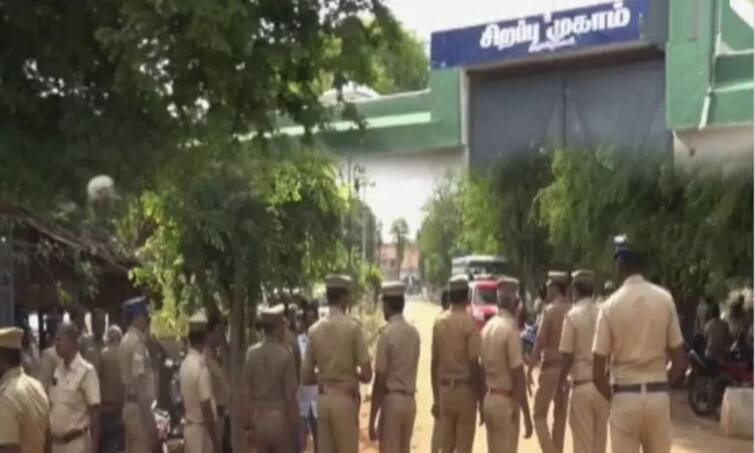60 cell phones were seized during a search conducted at the Special Camp for Refugees in Trichy Central Jail Complex TNN திருச்சி: அகதிகள் சிறப்பு முகாமில் சோதனை; 60 செல்போன்கள் பறிமுதல்