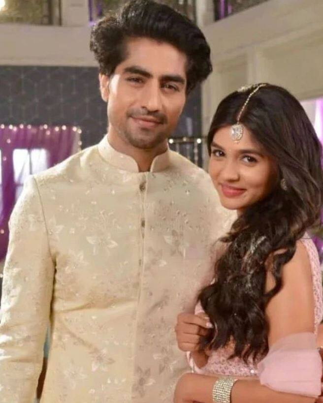 ये रिश्ता क्या कहलाता है (Yeh Rishta Kya Kehlata Hai)- स्टार प्लस शो ‘ये रिश्ता क्या.. ’ टॉप 5 में अपनी जगह बनाने में कामयाब रहा. इसे 2 रेटिंग मिली है.