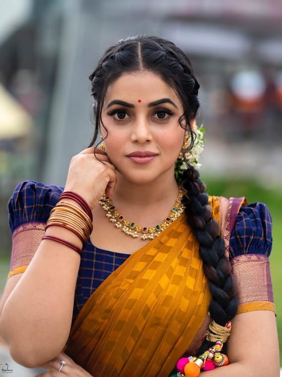 పల్లె పడుచులా పూర్ణ, లంగా ఓణిలో బొద్దుగుమ్మ సందడి