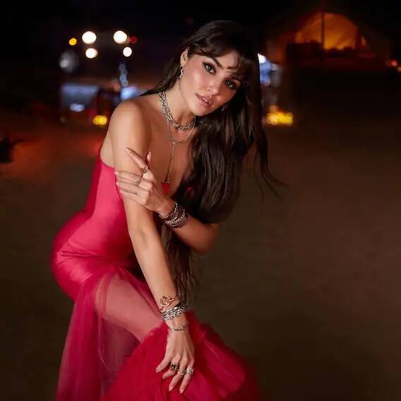 Turkey Popular Celebrity Hande Ercel: તુર્કીની જાણીતી એક્ટ્રેસીસમાં સામેલ હેન્ડે અર્શેલ (Hande Ercel) ખુબ લોકપ્રિય છે, અને લાખો લોકો તેના દિવાના છે.