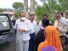 साहेब आमच्याकडे लक्ष द्या; अमरावतीमधील कळमखार गावातील महिलांनी अडवला अजित पवारांचा ताफा