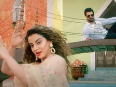 अक्षरा सिंह का इठलाता अंदाज देख पानी पानी हुए खेसारी लाल यादव, देखें रोमांटिक वीडियो