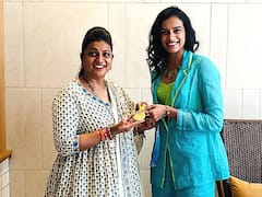 మంత్రి రోజాతో బ్యాడ్మింటన్ స్టార్ పీవీ సింధు లంచ్