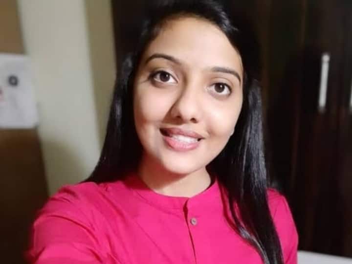 IAS Srushti Deshmukh: सोशल मीडिया पर चर्चा में रहने वाली सृष्टि जैन ने साल 2019 में यूपीएससी परीक्षा पास की थी. उन्होंने यूपीएससी परीक्षा में 5वीं रैंक हासिल की थी. (Photo: Instagram)