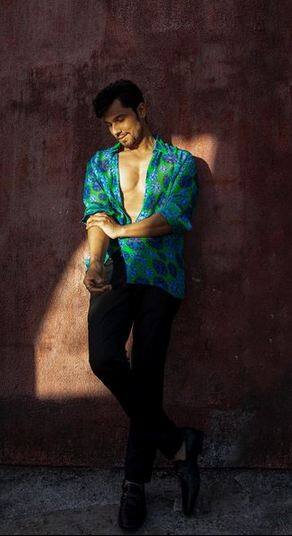 ਮਾਤਾ-ਪਿਤਾ ਚਾਹੁੰਦੇ ਸਨ ਕਿ ਰਣਦੀਪ ਡਾਕਟਰ ਬਣੇ, ਇਸ ਲਈ ਉਨ੍ਹਾਂ ਨੇ ਉਸ ਨੂੰ ਦਿੱਲੀ ਦੇ ਆਰ ਕੇ ਪੁਰਮ ਵਿੱਚ ਪੜ੍ਹਨ ਲਈ ਭੇਜ ਦਿੱਤਾ। ਪਰ ਰਣਦੀਪ ਡਾਕਟਰ ਨਹੀਂ ਬਣਨਾ ਚਾਹੁੰਦਾ ਸੀ।