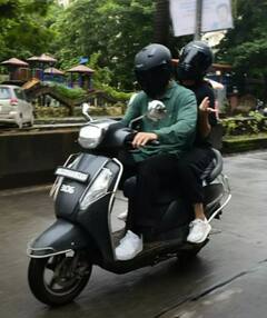 Photos: स्कूटी पर मुंह छुपाकर मुंबई घूमने निकला ये स्टार कपल, सोशल मीडिया पर लीक हो गई तस्वीरें