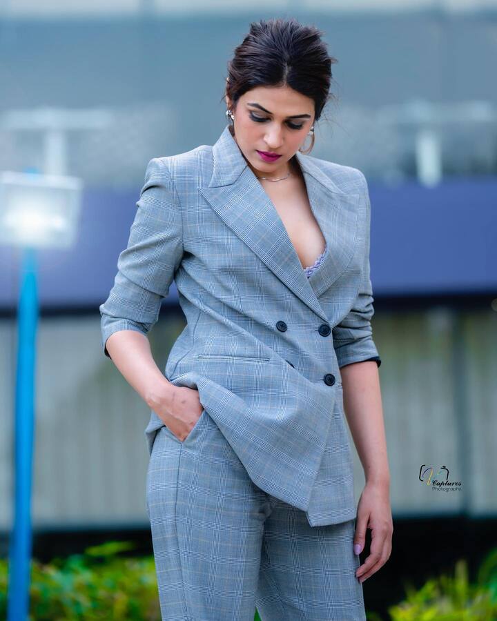 శ్రద్ధా దాస్ బ్యూటీఫుల్ ఫోటోస్. Image Credit: Shraddha Das/ Instagram