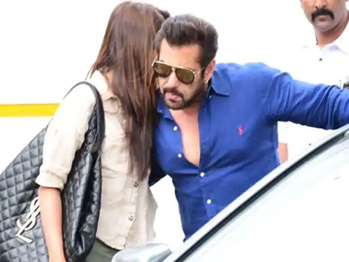 Salman Khan Pooja Hegde Pics: लद्दाख से साथ लौटे सलमान खान और पूजा हेगड़े, एयरपोर्ट पर कुछ इस तरह से लगे एक दूसरे के गले