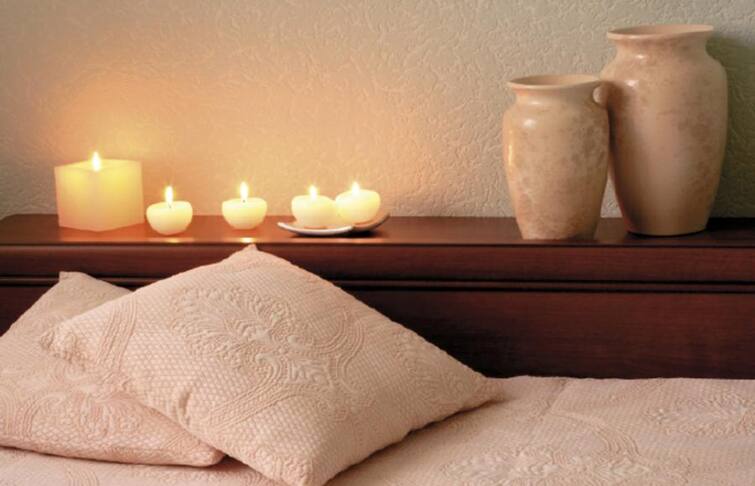 Enlight candle in Bedroom: सोने से पहले जलाते हैं खुशबूदार कैंडल तो जरूर बरतें सेहत के खतरे से जुड़ी ये सावधानी