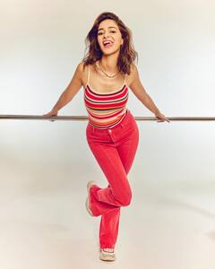 PHOTO : अनन्या पांडेचं स्टनिंग फोटोशूट, पाहा मनमोहक अदा!