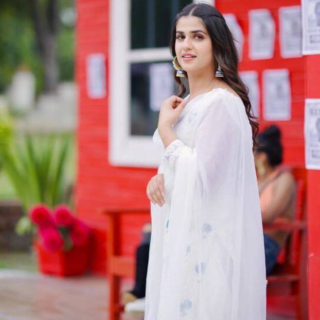 Haryanvi Dancer Pranjal Dahiya Photos: ਹਰਿਆਣਵੀ ਡਾਂਸਰ ਪ੍ਰਾਂਜਲ ਦਹੀਆ ਇਨ੍ਹੀਂ ਦਿਨੀਂ ਆਪਣੇ ਡਾਂਸ ਮੂਵਜ਼ ਕਾਰਨ ਸੁਰਖੀਆਂ 'ਚ ਹੈ। ਖੂਬਸੂਰਤੀ 'ਚ ਵੀ ਉਹ ਕਿਸੇ ਬਾਲੀਵੁੱਡ ਅਦਾਕਾਰਾ ਤੋਂ ਘੱਟ ਨਹੀਂ ਹੈ।