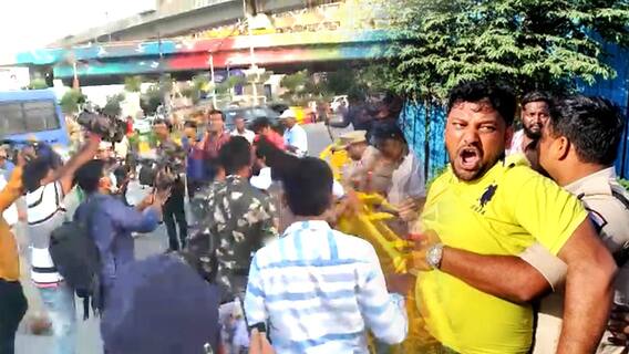 BJYM Leaders Arrest : మునావర్ ఫారుఖీ షోను అడ్డుకున్న బీజేపీ కార్యకర్తలు | ABP Desam