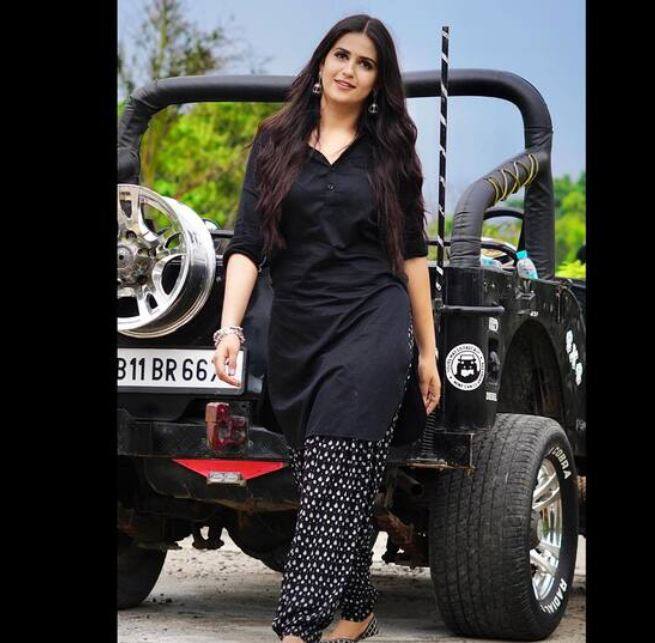 ਜਿਸ ਤਰ੍ਹਾਂ ਉਹਨਾਂ ਨੇ 'ਜਿਪਸੀ' (Gypsy) ਅਤੇ 'ਸਾਈਆਂ' (Saiyan) ਵਰਗੇ ਗੀਤਾਂ 'ਚ ਡਾਂਸ ਮੂਵ ਦਿਖਾਇਆ ਹੈ, ਉਹਨਾਂ ਨੇ ਹਰਿਆਣਵੀ ਡਾਂਸਿੰਗ ਕੁਈਨ ਸਪਨਾ ਚੌਧਰੀ ਨੂੰ ਵੀ ਪਿੱਛੇ ਛੱਡ ਦਿੱਤਾ ਹੈ।