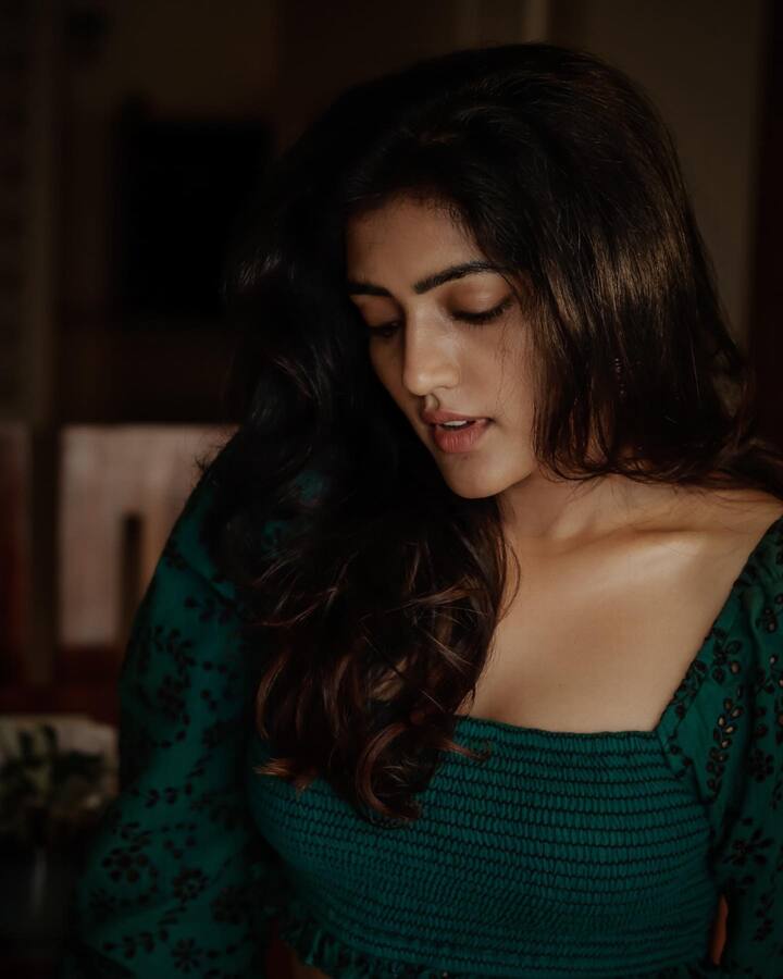 తెలుగమ్మాయి ఈషా అందంతో కట్టి పడేస్తోంది. -Image Credit: Eesha Rebba/Instagram