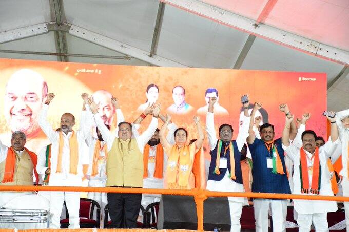 తెలంగాణలో బీజేపీని గెలిపించాలని రిక్వస్ట్ చేసిన నేతలు