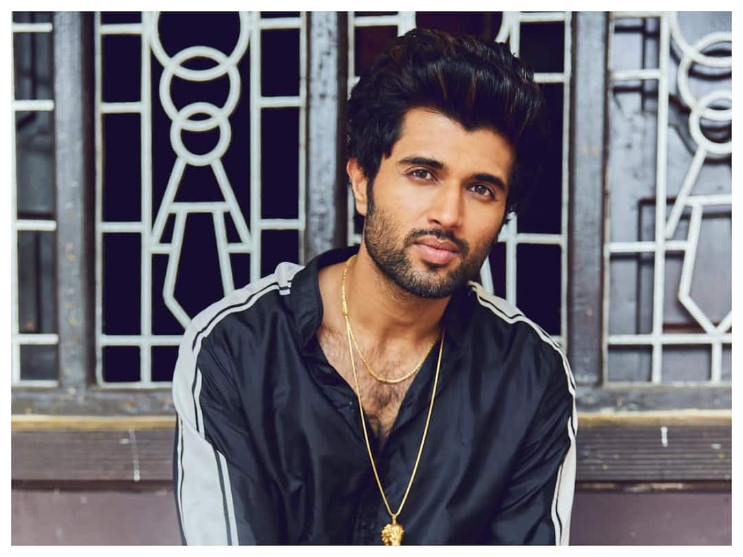 Vijay Devarakonda's strong counter on Boycott Liger trend Vijay Devarakonda: 'ఎవ్వడి మాటా వినేదే లేదు, కొట్లాడుదాం' - విజయ్ దేవరకొండ ఫైర్!