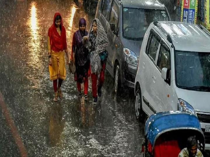 UP Weather Forecast Today 21 August 2022 IMD Yellow Alert for Rain in Prayagraj Varanasi Agra Kanpur Jhansi Rampur Mahoba Hamirpur Lalitpur UP Weather Forecast Today: यूपी में भारी बारिश से रविवार को भी नहीं मिलेगी राहत, इतने जिलों में जारी हुआ येलो अलर्ट