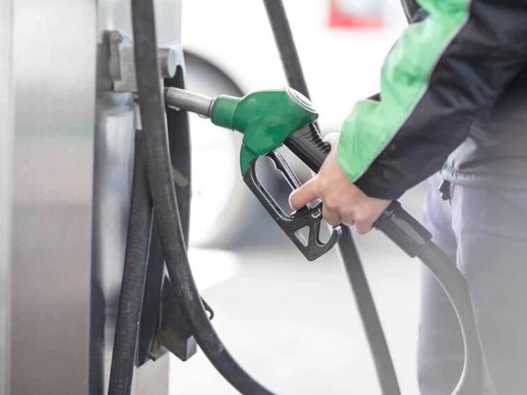 petrol diesel price today 21st august 2022 petrol diesel price check latest rate Petrol Diesel Price Today : क्रूड ऑइलच्या दरात घसरण; जाणून घ्या आजचे पेट्रोल-डिझेलचे दर