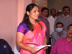 PHOTO : नाशिकमध्ये पार पडले 'स्मार्ट खड्डे काव्य संमेलन