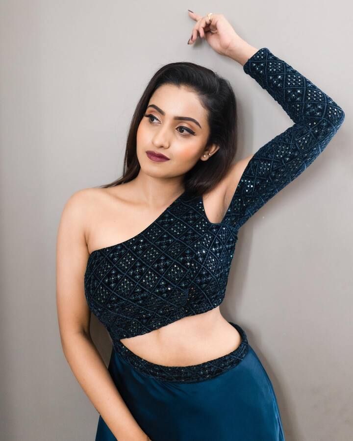 దీపికి పిల్లి అందమైన ఫోటోలు -Image Credit: Deepika pilli/Instagram