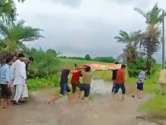 देवास में 50 साल से नहीं पूरी हुई पुलिया बनाने की मांग, जान का जोखिम उठाकर पहुंचते हैं श्मशान घाट, वीडियो वायरल