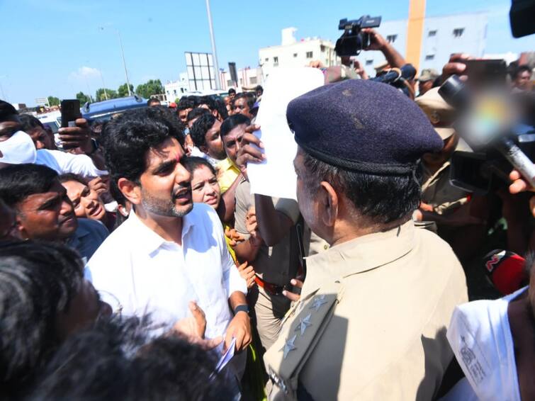 Srikakulam Police Stopped TDP Leaders Nara Lokesh at srikakulam High Way Nara Lokesh: పలాస పర్యటనలో ఉద్రిక్తత, పోలీసుల అదుపులో నారా లోకేశ్