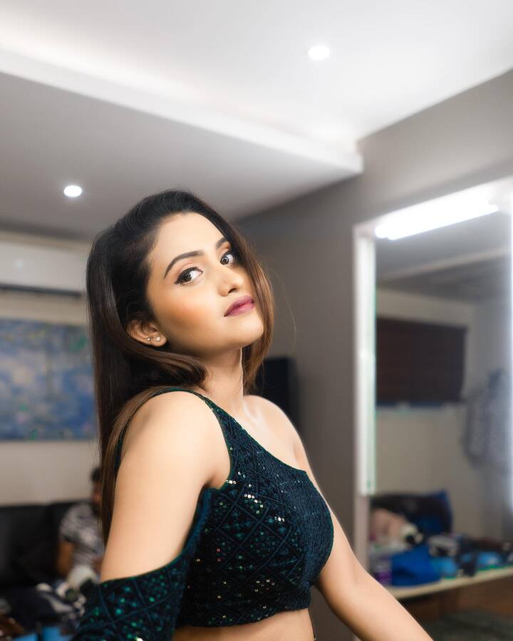 దీపికి పిల్లి అందమైన ఫోటోలు -Image Credit: Deepika pilli/Instagram