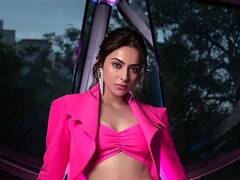 PHOTO: रकुल प्रीत सिंहच्या बोल्डनेसने सर्व अभिनेत्रींना टाकलं मागे, फिगर पाहून चाहते घायाळ!