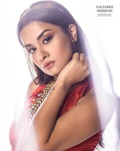 PHOTO : बोल्ड अन् क्लासी; अवनीत कौरच्या हॉट लूकची चर्चा!