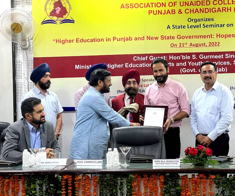 Major reforms in higher education started to make youth employable, meet hayer education is the top priority of the state government led by Bhagwant Mann ਨੌਜਵਾਨਾਂ ਨੂੰ ਰੋਜ਼ਗਾਰ ਦੇ ਕਾਬਲ ਬਣਾਉਣ ਲਈ ਉੱਚ ਸਿੱਖਿਆ ‘ਚ ਵੱਡੇ ਸੁਧਾਰ ਸ਼ੁਰੂ,  ਮੀਤ ਹੇਅਰ  ਸਿੱਖਿਆ ਭਗਵੰਤ ਮਾਨ ਦੀ ਅਗਵਾਈ ਵਾਲੀ ਸੂਬਾ ਸਰਕਾਰ ਦਾ ਸਭ ਤੋਂ ਤਰਜੀਹੀ ਵਿਸ਼ਾ