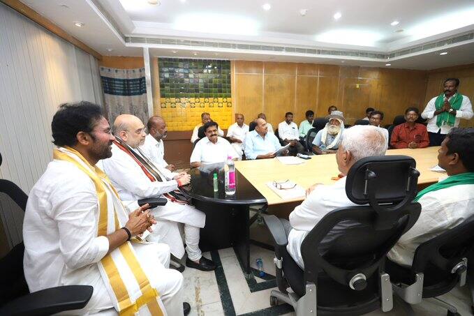 తెలంగాణ పర్యటన సందర్భంగా రైతు సంఘాలతో సమావేశమైన అమిత్‌షా