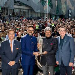 IFFM Awards: ऑस्ट्रेलिया के मेलबर्न में कपिल देव के साथ अभिषेक बच्चन ने फहराया तिरंगा, सामने आई ये तस्वीरें