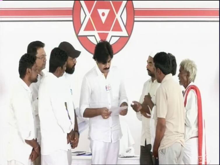 Tirupati Janasena Janavaani five districts people attended Pawan kalyan listen their problems Pawan Kalyan : తిరుపతిలో నాలుగో విడత జనసేన-జనవాణి కార్యక్రమం, భారీగా తరలివచ్చిన ప్రజలు