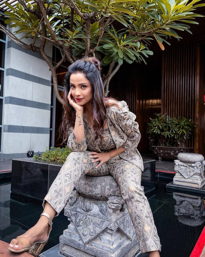 ती दररोज तिचे फोटो आणि व्हिडिओ शेअर करून चाहत्यांचे लक्ष वेधून घेते. (फोटो सौजन्य:adaakhann/इन्टाग्राम)