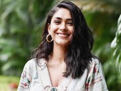 फिल्‍म इंडस्‍ट्री की इस दिग्‍गज अभिनेत्री जैसी दिखती हैं मृणाल ठाकुर!