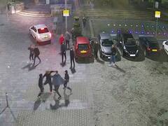 ஒற்றை சிங்கமாய் முழங்கி கெத்தாய் நின்ற பெண் போலீஸ்.. தாக்குதலை நிறுத்தி ஓடிய ரவுடி கும்பல்!