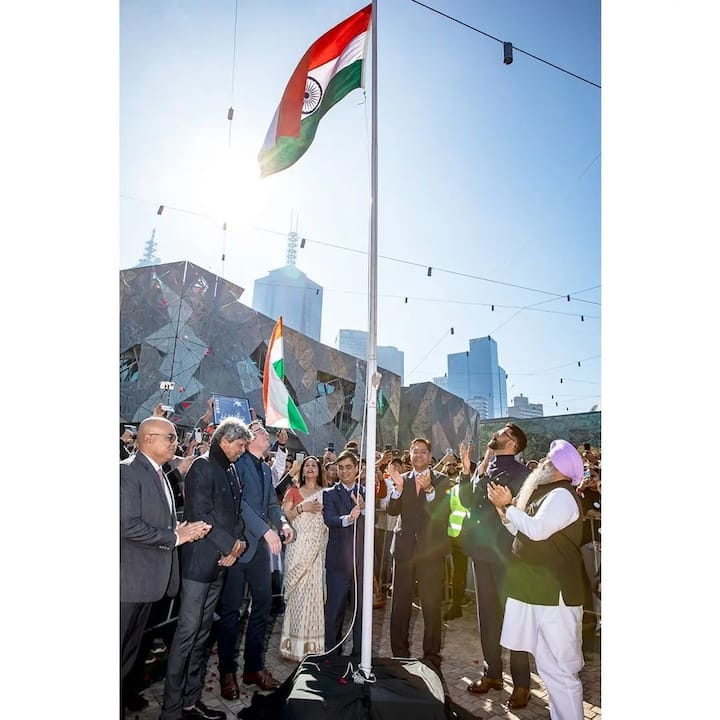 वहीं उस दिन की खास तस्वीरों को अभिषेक बच्चन ने हाल ही में अपने इंस्टाग्राम पर शेयर किया है.