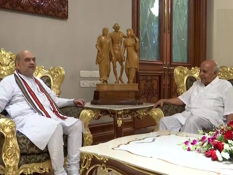 Amit Shah Meets Ramoji Rao: Union Minister Amit Shah visits Ramoji Film City and meets founder Ramoji Rao Amit Shah Meets Ramoji Rao: రామోజీరావుతో కేంద్ర మంత్రి అమిత్ షా భేటీ - నేతల్లో పెరిగిన ఉత్కంఠ !