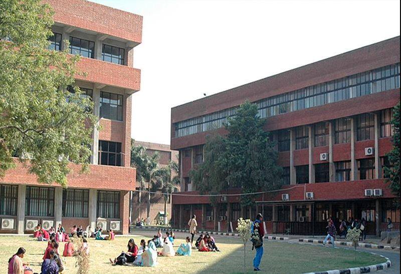 Chandigarh News: Vacant seats in Chandigarh government and non government colleges after first counselling ਚੰਡੀਗੜ੍ਹ ਦੇ 11 ਕਾਲਜਾਂ 'ਚ ਪਹਿਲੀ ਕਾਊਂਸਲਿੰਗ ਦੇ ਬਾਅਦ ਖਾਲੀ ਸੀਟਾਂ ਦੀ ਸੂਚੀ ਜਾਰੀ