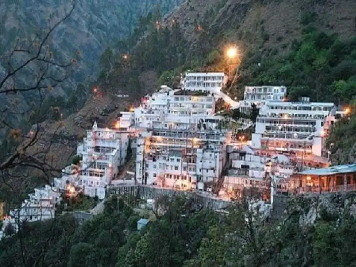 Jammu Kashmir: Shrine Board decides to cease the visit to Mata Vaishno Devi in night hours due to heavy rain Jammu Kashmir: ਭਾਰੀ ਮੀਂਹ ਕਾਰਨ ਰਾਤ ਨੂੰ ਮਾਤਾ ਵੈਸ਼ਨੋ ਦੇਵੀ ਦੇ ਦਰਸ਼ਨਾਂ 'ਤੇ ਪਾਬੰਦੀ, ਸ਼ਰਾਈਨ ਬੋਰਡ ਦਾ ਫੈਸਲਾ