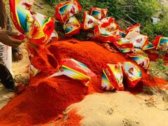  मिलावटखोरी के खिलाफ कार्यवाही मिलावट के संदेह से 348 किलो मिर्च पाउडर करवाया नष्ट