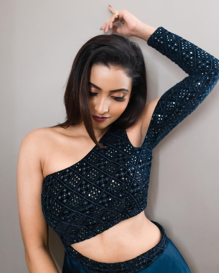 దీపికి పిల్లి అందమైన ఫోటోలు -Image Credit: Deepika pilli/Instagram