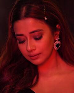 TINA DUTTA : બ્લેક ડ્રેસમાં ટીના દત્તાએ શેર કર્યા સુંદર Photos