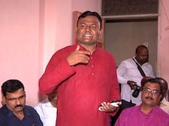 PHOTO : नाशिकमध्ये पार पडले 'स्मार्ट खड्डे काव्य संमेलन