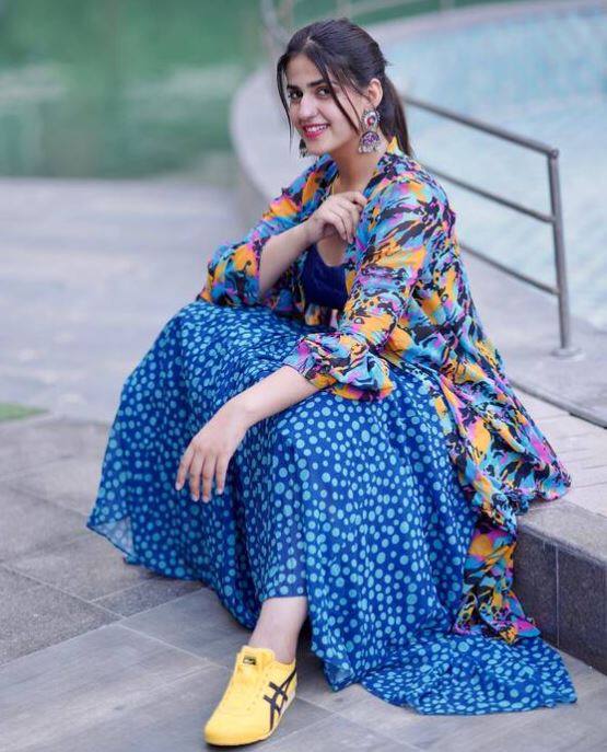 ਉਹਨਾਂ ਦੇ ਇੰਸਟਾਗ੍ਰਾਮ ਅਕਾਊਂਟ 'ਤੇ 2.6 ਮਿਲੀਅਨ ਫੈਨ ਫਾਲੋਇੰਗ ਹਨ। ਫੈਨਜ਼ ਉਹਨਾਂ ਦੇ ਨਵੇਂ ਗੀਤ ਦਾ ਬੇਸਬਰੀ ਨਾਲ ਇੰਤਜ਼ਾਰ ਕਰ ਰਹੇ ਹਨ।