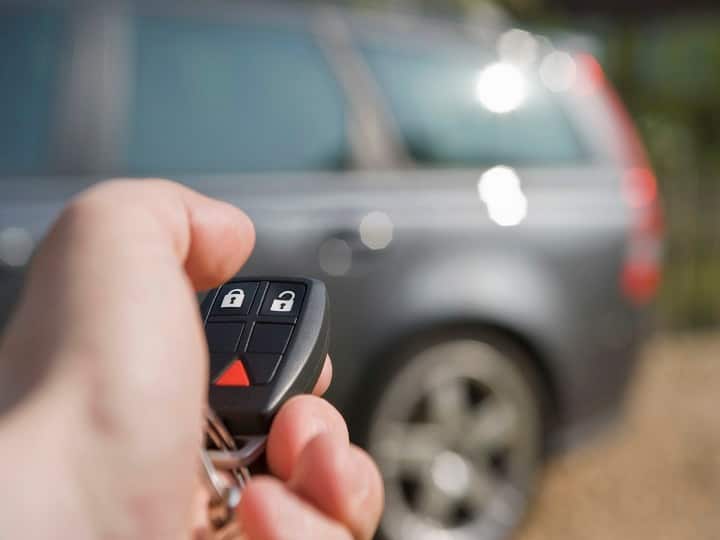 What To Do If Phone Drops In Water How To Fix Phone Battery Discharge Smart Car Key Sensor Kaam Ki Baat: पानी में गिर जाए फोन या कार की स्मार्ट चाबी का सेंसर हो जाए फेल, 3 हाईटेक परेशानियों को सुलझाएंगे ये देसी जुगाड़