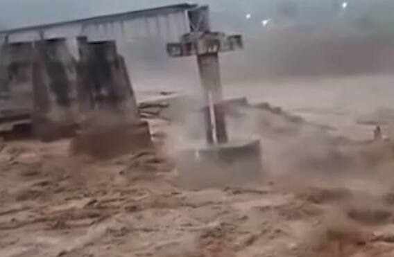 હિમાચલ પ્રદેશઃ જુઓ રેલવેનો ચક્કી બ્રિજ ધડામ કરતો થઈ ગ્યો ધરાશાયી, Watch Video