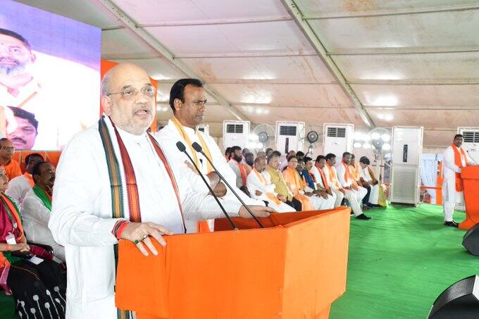 కేసీఆర్‌ కుటుంబ పాలనకు స్వస్తి పలకాలని అమిత్‌షా పిలుపు